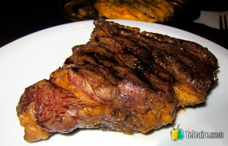 Bife y provoleta en la Parrilla Don Julio en Buenos Aires