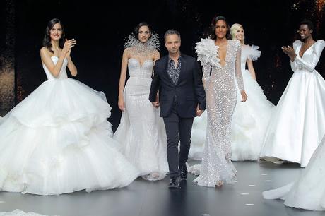 Atelier Pronovias nos lleva a un cielo de lunas y estrellas con su colección 2020 presentada en el marco de Valmont Barcelona Bridal Fashion Week