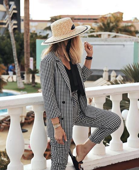 UN LOOK PARA CADA DIA DE LA SEMANA(182).-