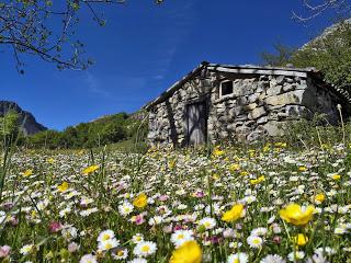 Peña Rueda y Agüeria desde Lindes Peña Rueda y Agüeria desde Lindes