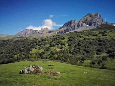 Peña Rueda y Agüeria desde Lindes