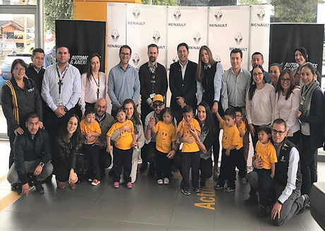 RENAULT REGALÓ SONRISAS, ABRAZOS Y SORPRESAS A LOS PEQUEÑOS DEL CENTRO TERAPÉUTICO APRENDIENDO A VIVIR RENAULT REGALÓ SONRISAS, ABRAZOS Y SORPRESAS A LOS PEQUEÑOS DEL CENTRO TERAPÉUTICO APRENDIENDO A VIVIR