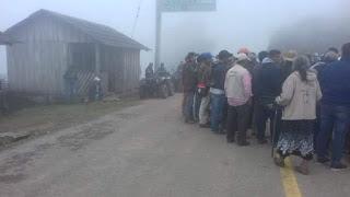 RETIENEN A ELEMENTOS DEL EJÉRCITO Y POLICÍA ESTATAL A CAMBIO DE FERTILIZANTES EN GUERRERO