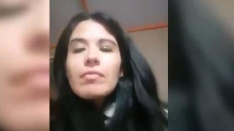 Inaceptable: Mujer viralizó como maltrata a su hija en redes sociales