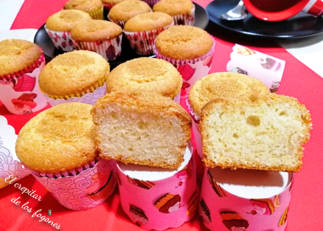 MAGDALENAS DE CLARAS Y YOGUR DE MELOCOTÓN MAGDALENAS DE CLARAS Y YOGUR DE MELOCOTÓN