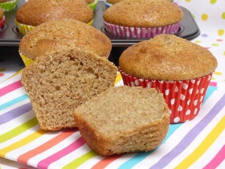 MAGDALENAS DE CLARAS Y YOGUR DE MELOCOTÓN MAGDALENAS DE CLARAS Y YOGUR DE MELOCOTÓN