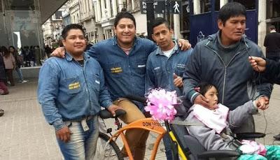 Metalúrgico de Orán entregó una bicisilla a una niña de la Puna