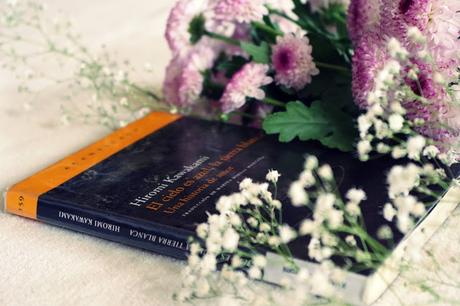 El cielo es azul, la tierra blanca, Hiromi Kawakami