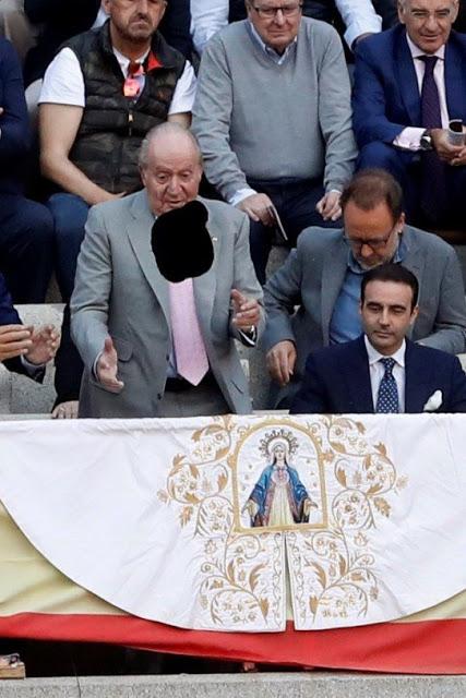 Los claroscuros del rey Juan Carlos I, retirado hoy de la vida pública oficial.