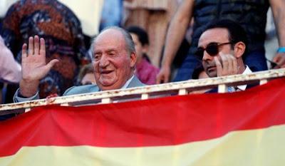 Los claroscuros del rey Juan Carlos I, retirado hoy de la vida pública oficial.