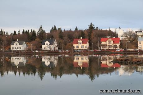 que-ver-en-reikiavik-lago-tjornin Todo lo que tienes que ver en Reikiavik en un dia