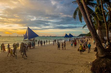 White-Beach-sunset-Boracay-Island-Philippines ▷ Comentario sobre cosas emocionantes que hacer en la isla de Boracay con niños por Boracay Island Filipinas con niños | Alojamiento, Playas y Alimentación. UTUTravel.com