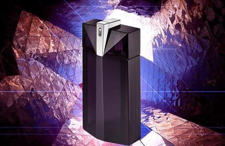 Alien Revela su Alter Ego Masculino con Alien Man Alien Revela su Alter Ego Masculino con Alien Man