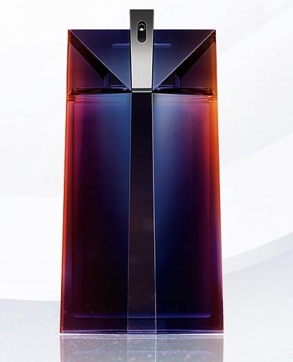 Alien Revela su Alter Ego Masculino con Alien Man Alien Revela su Alter Ego Masculino con Alien Man