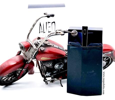 Alien Revela su Alter Ego Masculino con Alien Man Alien Revela su Alter Ego Masculino con Alien Man