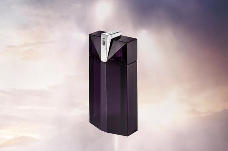 Alien Revela su Alter Ego Masculino con Alien Man Alien Revela su Alter Ego Masculino con Alien Man