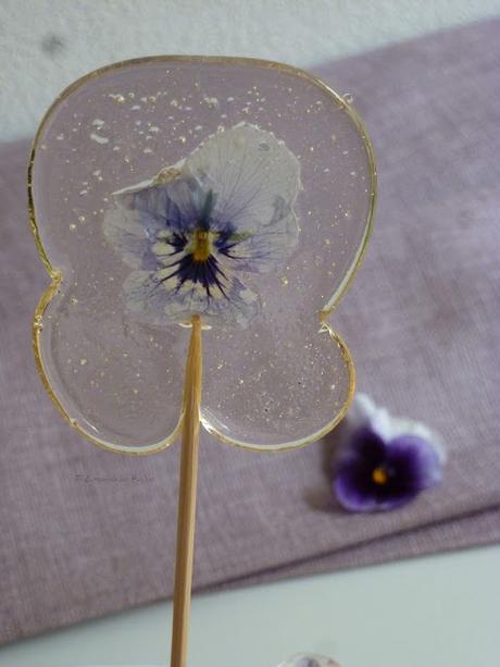 Piruletas o Lollipops de Caramelo con Flores Pensamientos