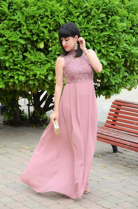 Maxi vestido rosa con encaje