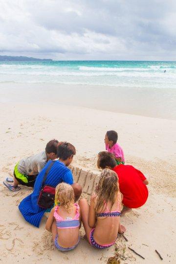 sand-sculpting-white-Beach-Boracay-Island-Philippines-360x540 ▷ Comentario sobre cosas emocionantes que hacer en la isla de Boracay con niños por Boracay Island Filipinas con niños | Islas, Playas y Snorkel | UTUTravel.com
