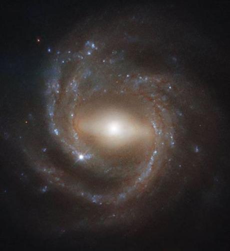 El hermoso ejemplo de una galaxia espiral barrada