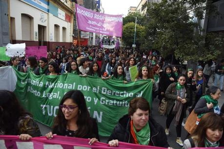 Así marcharon las mujeres por la ciudad, pidiendo #niunamenos