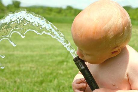 El agua y la sed de los niños según su edad