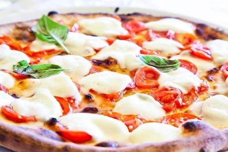 Traditional-Neapolitan-pizza-in-Italy.jpg.optimal ▷ Cosas que hacer en Capri (y consejos para su visita)