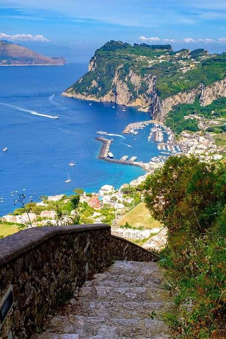 Phoenician-Steps-offer-amazing-views-over-Capri-island-in-Italy.jpg.optimal ▷ Cosas que hacer en Capri (y consejos para su visita)