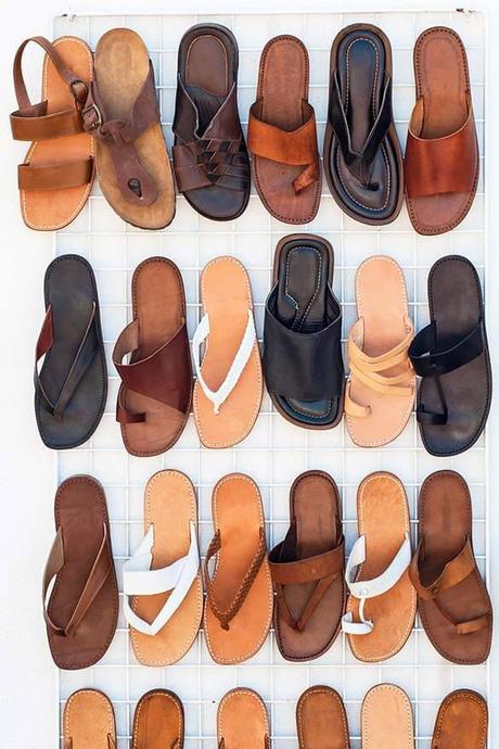 Traditional-leather-sandals-for-sale-in-Capri-Italy.jpg.optimal ▷ Cosas que hacer en Capri (y consejos para su visita)