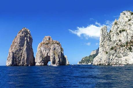 Faraglioni-rock-formations-one-of-the-top-Capri-attractions.jpg.optimal ▷ Cosas que hacer en Capri (y consejos para su visita)
