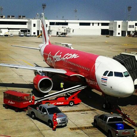 Flying-Air-Asia-X1 ▷ Comentario sobre por qué nunca volveremos a volar Air Asia nuevamente (largo recorrido) por My Epic Travel Fails - Kulture Kween
