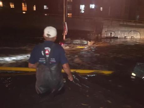 Vídeo: Lluvia deja inundadas colonias de San Luis Potosí