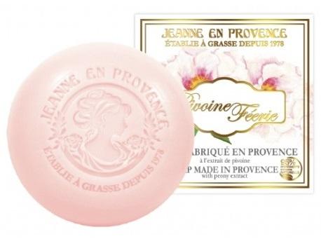 “Pivoine Féerie” de JEANNE EN PROVENCE – una gama delicada y sensual con flores de peonía