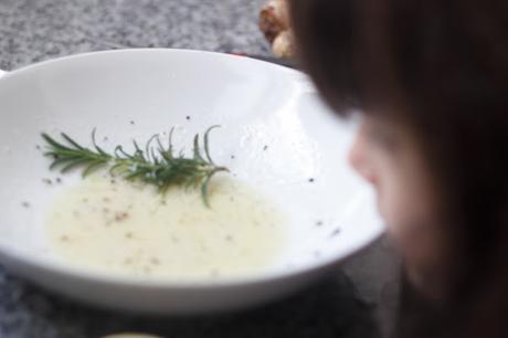 Salmón rosado con emulsión de ajo