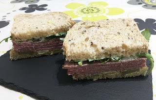Sándwich de Pastrami