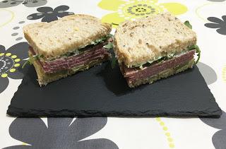 Sándwich de Pastrami