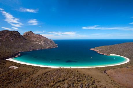 ▷ Haga un comentario sobre el GRAN anuncio: nuestro viaje de 1 año por Australia por 35 increíblemente increíbles bloggers de viajes que debe seguir en 2018 Wineglass_Bay_Freycinet_National_Park_Tasmania_Australia_04-1 ▷ Haga un comentario sobre el GRAN anuncio: nuestro viaje de 1 año por Australia por 35 increíblemente increíbles bloggers de viajes que debe seguir en 2018