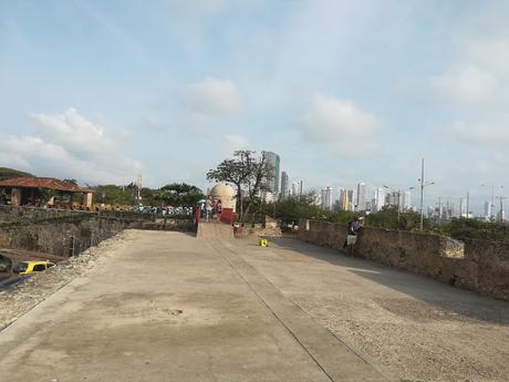 BLOG FOTOGRAFÍA (PARTE 16: CAMINANDO DENTRO DEL CORDÓN AMURALLADO)