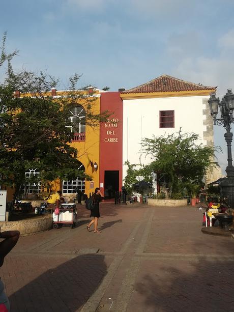 BLOG FOTOGRAFÍA (PARTE 16: CAMINANDO DENTRO DEL CORDÓN AMURALLADO)