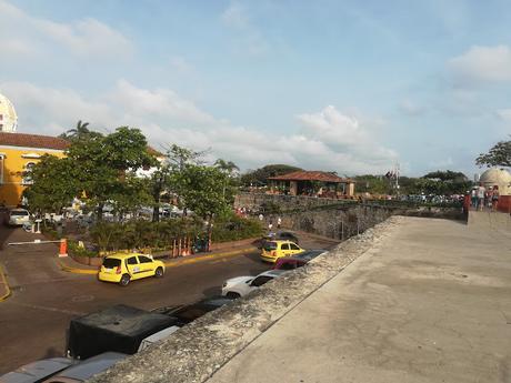 BLOG FOTOGRAFÍA (PARTE 16: CAMINANDO DENTRO DEL CORDÓN AMURALLADO)