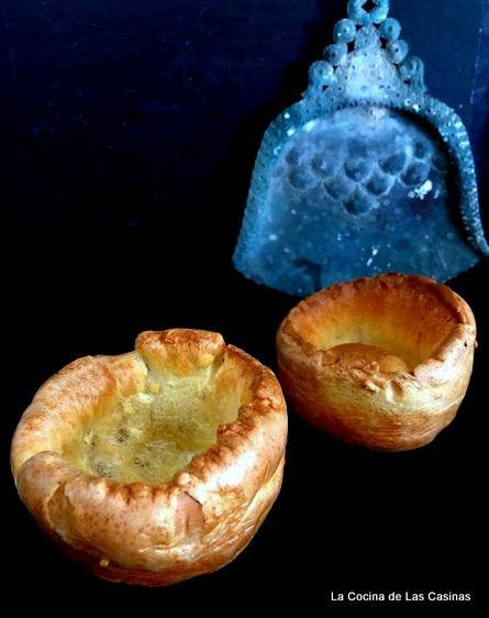 Toad in The Hole:  Yorkshire Pudding- Salchichas- Salsa Gravy- Puré de Patata