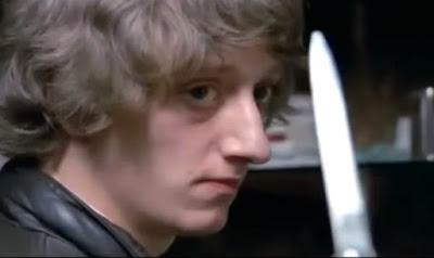 Quique San Francisco, entre el humo y la cerveza.