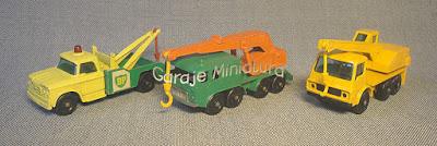 Tres grúas diferentes