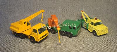 Tres grúas diferentes