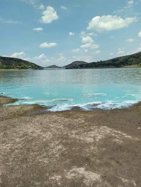 Sigue la contaminación en  la presa de Mexquitic