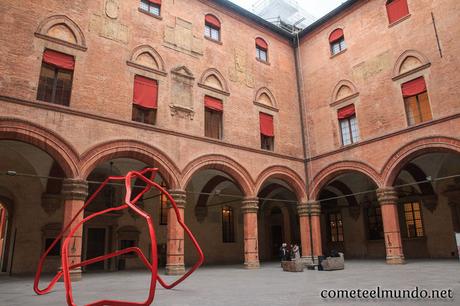 que-ver-en-bolonia-patio-ayuntamiento Que ver en Bolonia en un día