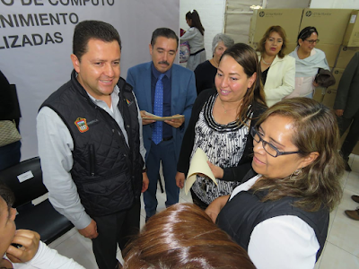 BENEFICIA SEIEM A 350 ESTUDIANTES DE SECUNDARIA CON MOBILIARIO ESCOLAR