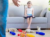 Enseña hijo organizar juguetes