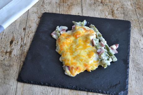 Espárragos con jamón ibérico gratinados al horno