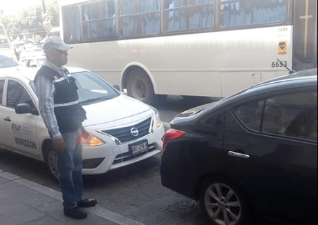 Denuncia: SCT hostiga a familia en la Alameda Juan Sarabia